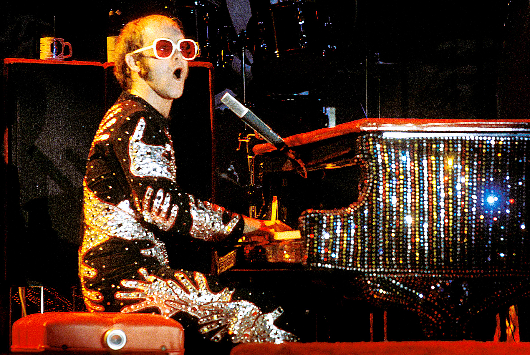 Elton John disponibiliza show gravado em 1995 no Rio de Janeiro